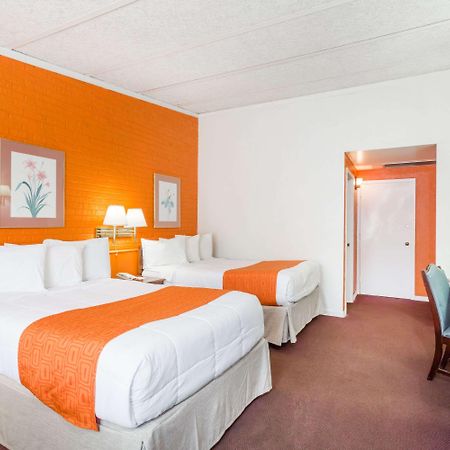 Howard Johnson By Wyndham Daleville/Roanoke North Exterior photo